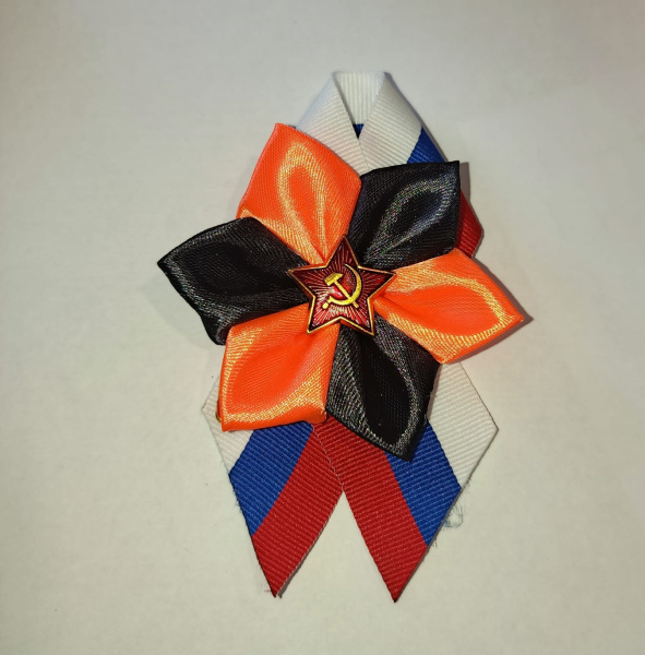 Значок Брошь-3D 'Цветок со звездой' с триколор лентой